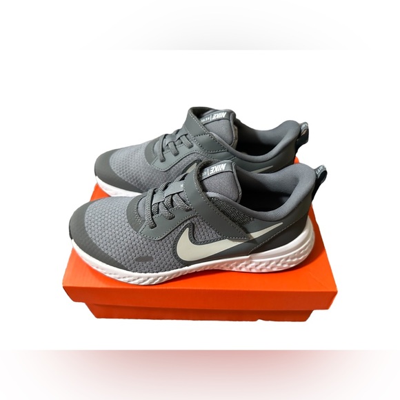 Nike Revolution 5 PSV LITTLE KID - Picture 3 of 6